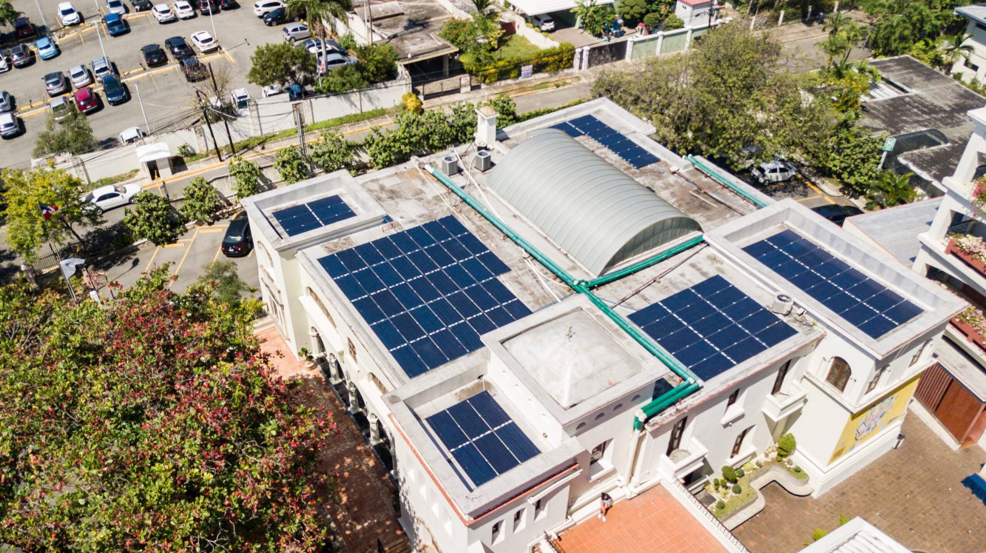 Instalación de sistemas fotovoltaicos, sobre tejado, Unibe